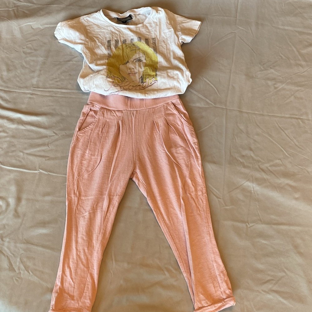 Gap sz Small 6-7 pants and CottonOn Blondie shirt sz 6 and comfortable bundle.